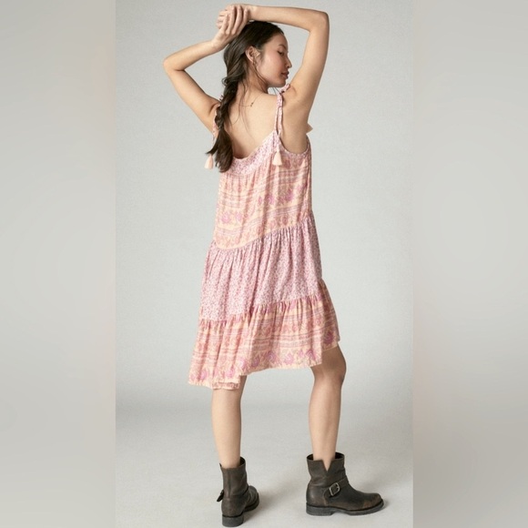 NWT Lucky Brand Women’s Flouncy Contrasting Tiered Floral Print Tie Sleeve Dress - Picture 5 of 5